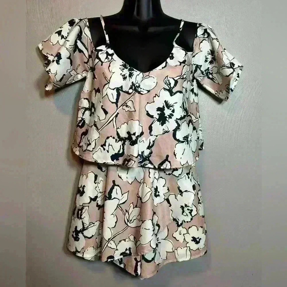 J.O.A Los Angeles Floral Romper Cold Shoulder Size XS - Picture 1 of 10